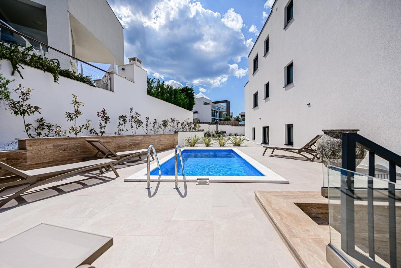 Apartments Sea & Stone Malinska Luaran gambar